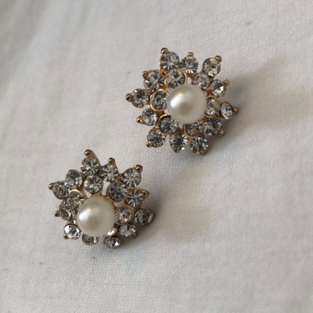 Elegant Pearl and Diamond earrings